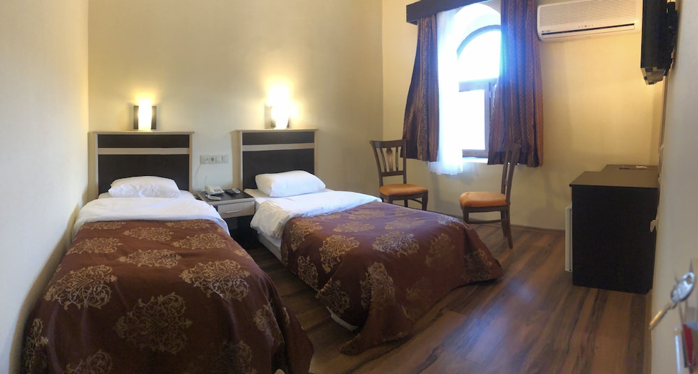 Family Double or Twin Room, Non Smoking, Mountain View photo 2