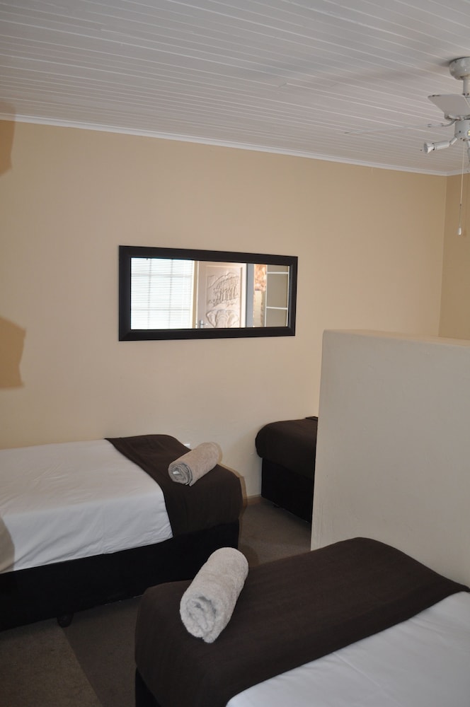 Elephant Tusk 4 Sleeper Bedroom photo 3