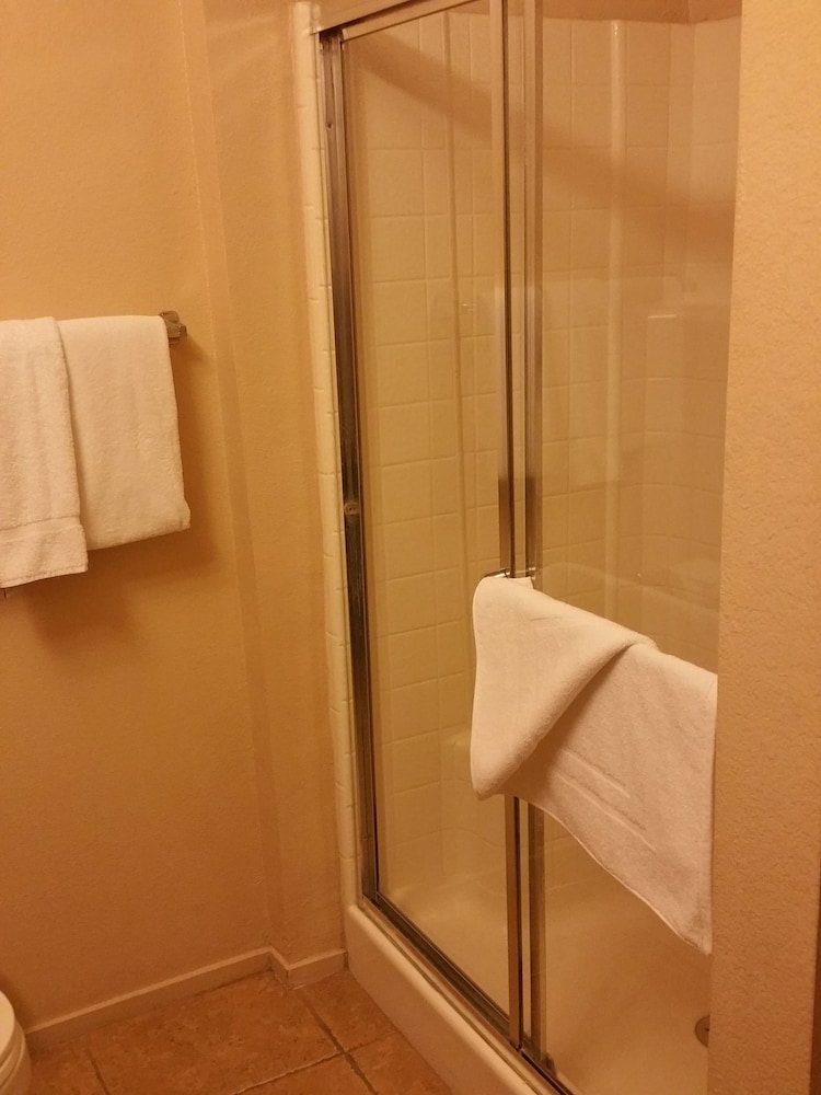 Deluxe Apartment, 2 Bedrooms - Photo 13