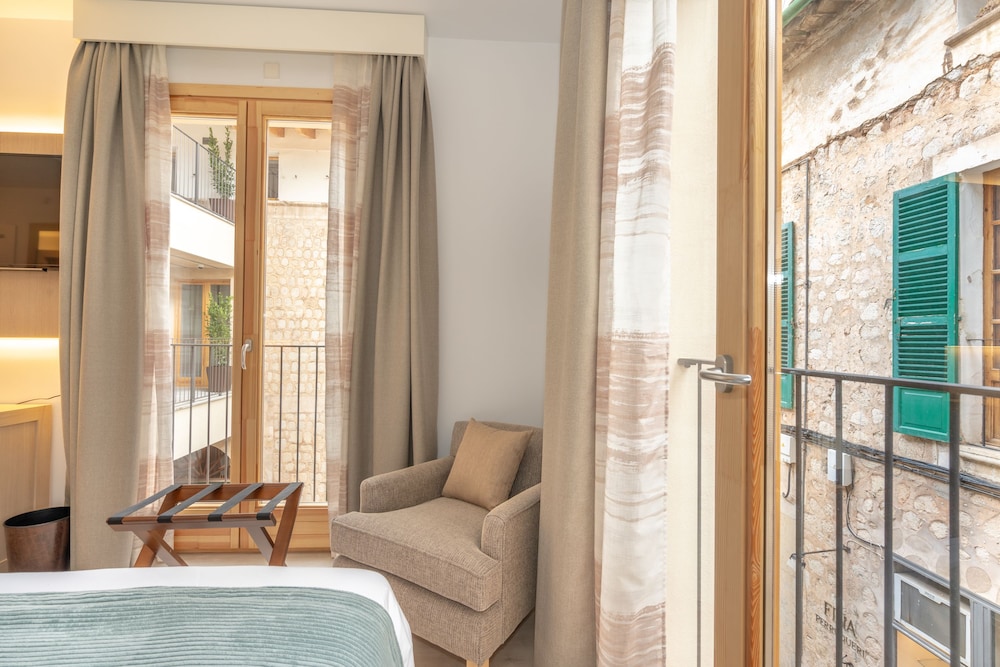 Superior Double Room, City View - Photo 7