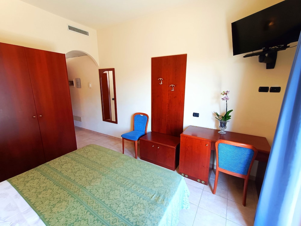 Economy Double Room, 1 Bedroom photo 2