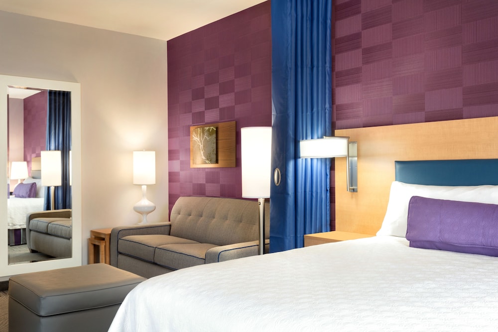 Suite, 1 King Bed, Accessible, Bathtub photo 2