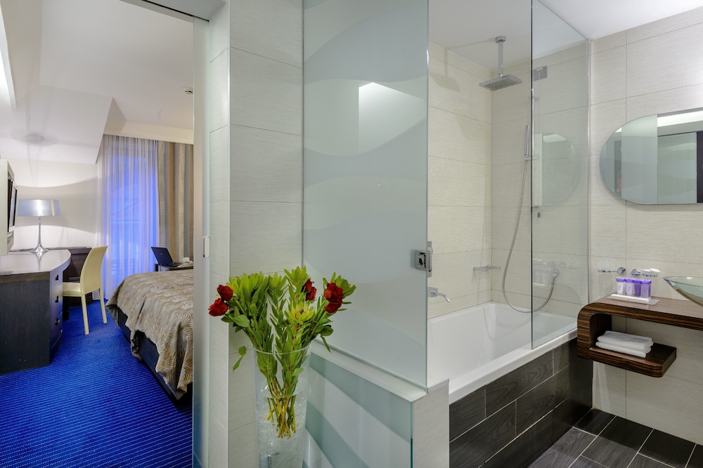 Classic Room, Balcony, Partial Sea View - Photo 11
