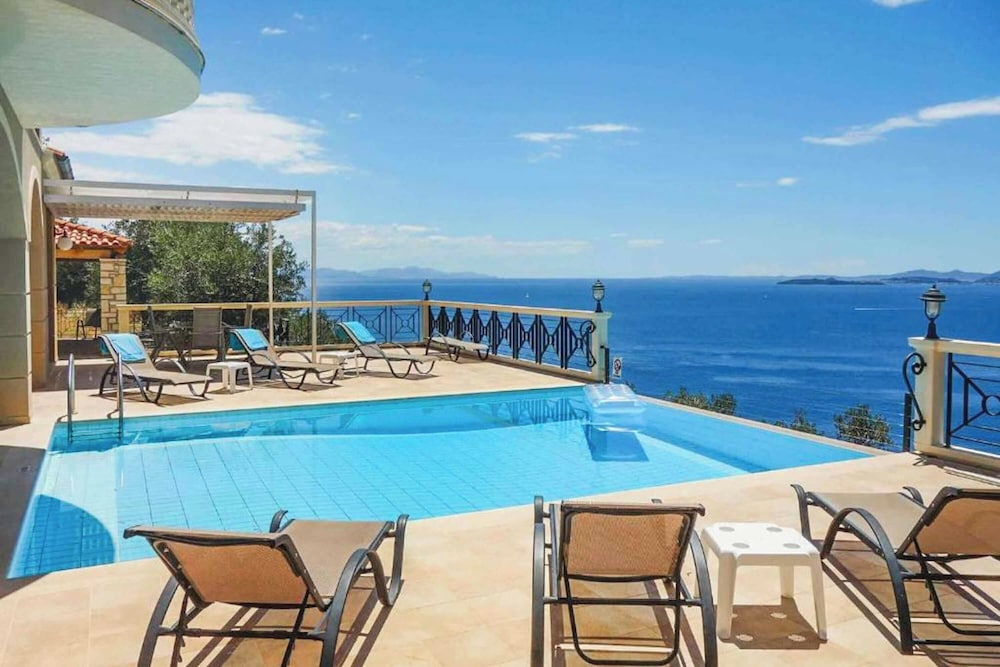 Villa (4 Bedrooms)