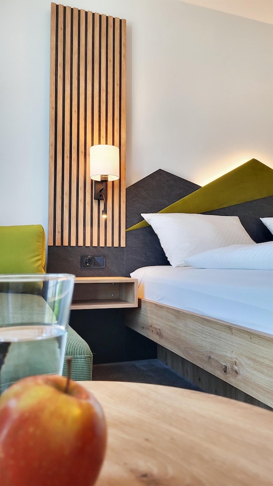 Classic Room, 1 Double Bed (Walk-in Shower)