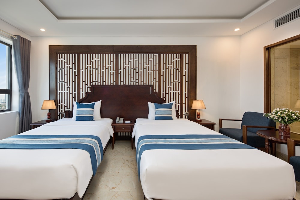 Deluxe Twin Room, Partial Sea View photo 2