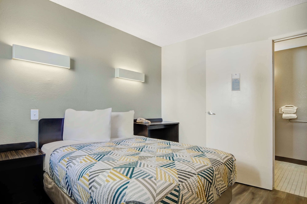 Deluxe Room, 1 Double Bed, Accessible, Non Smoking photo 3