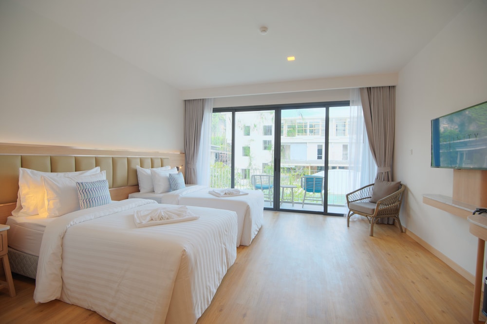 Premier Double or Twin Room, Pool View - Photo 9