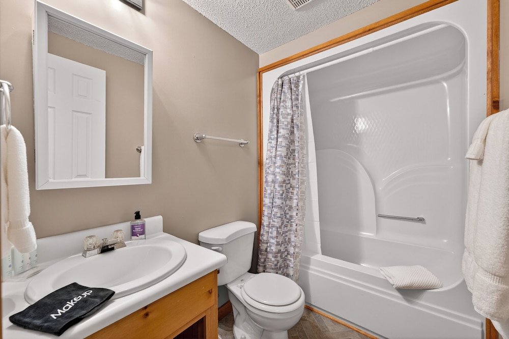 2-Bedroom Townhome photo 3