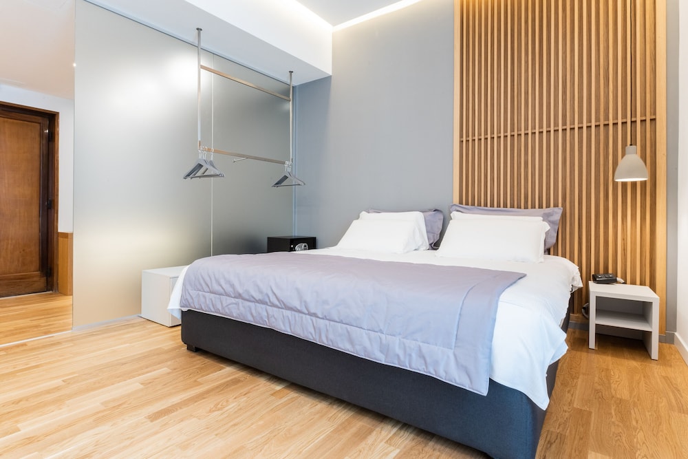 Suite, City View thumbnail 5
