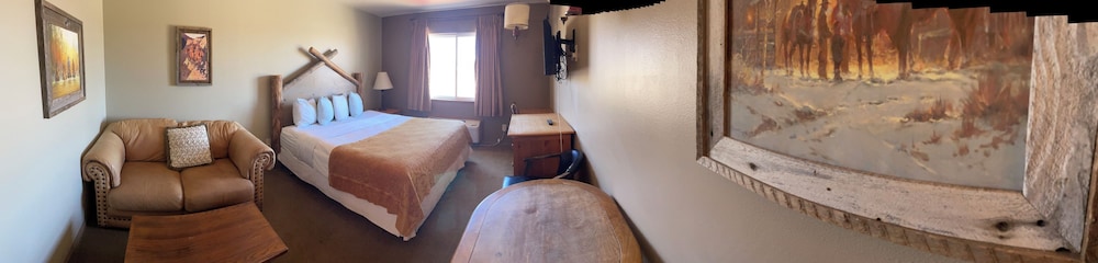 1 King Bed, Ground Floor