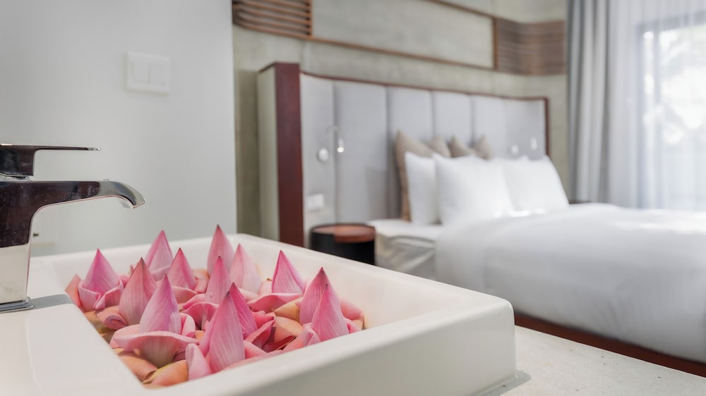Landmark Room Free Laundry + Daily 60Min Massage + Mini Bar + Airport Pick-Up - Photo 6