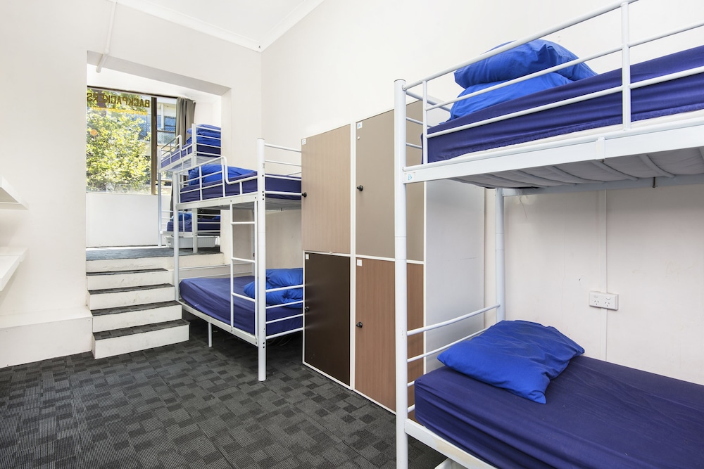 Standard 10 Bed Mixed Dorm photo 1