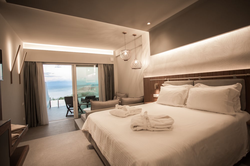 Junior Suite, Private Pool, Sea View photo 2