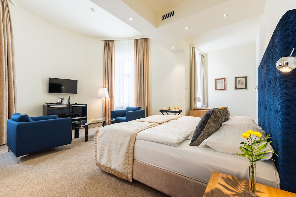 Junior Studio Suite