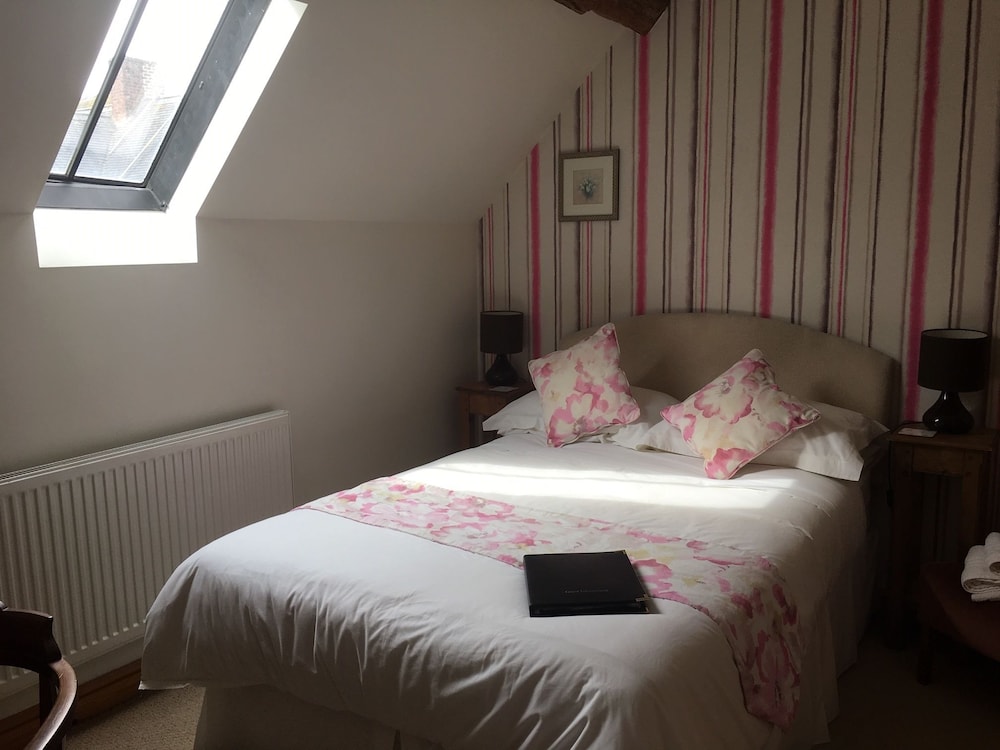 Standard Double Room, 1 Double Bed, Ensuite (Swallow's Nest) photo 2