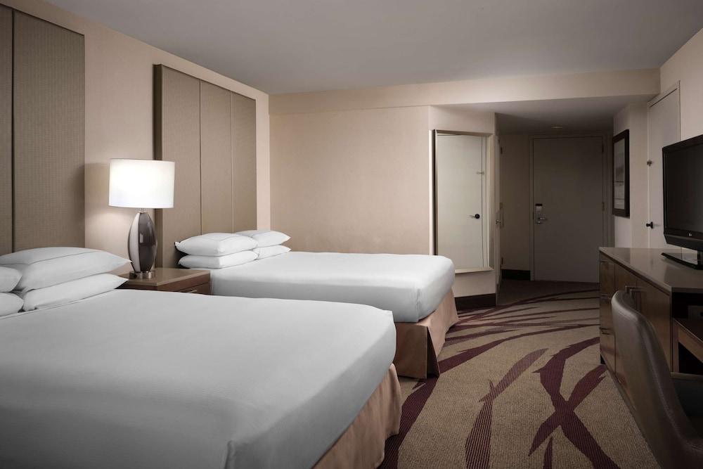 Deluxe Room, 2 Queen Beds - Photo 1
