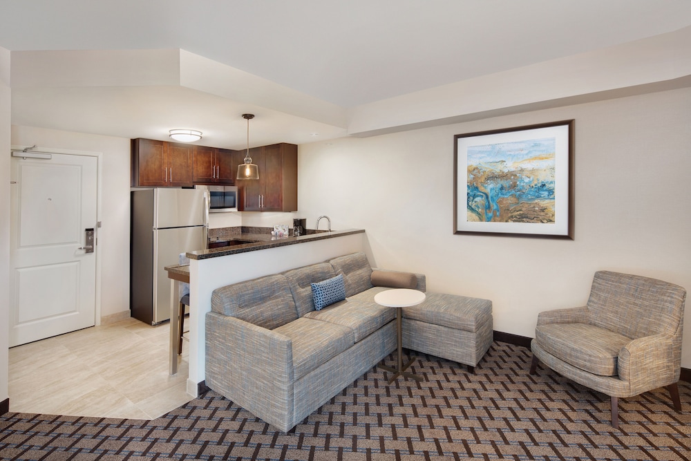 Suite, 1 Bedroom, Balcony (Mobility/Hearing Accessible, Tub)