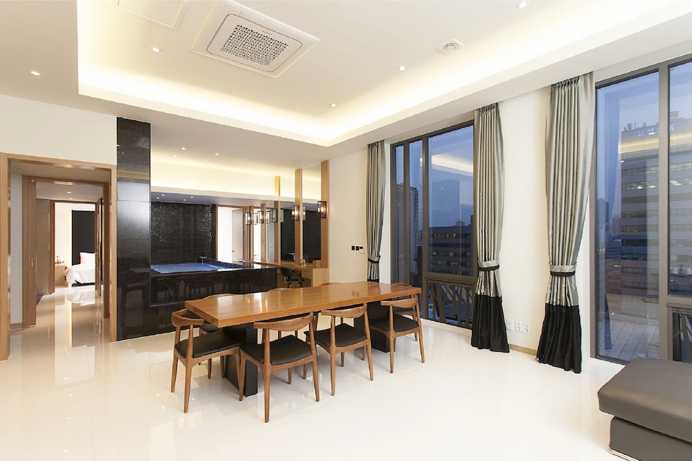 Family Suite (check-in available until 11 pm) photo 2