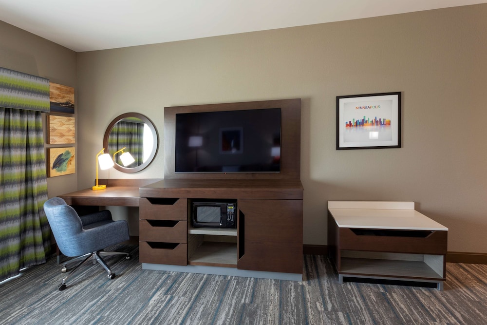 Room, 1 King Bed, Accessible, Bathtub (Water View) - Photo 3