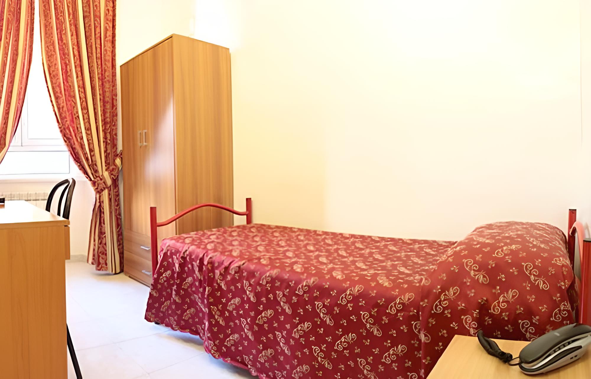 Single Room photo 2