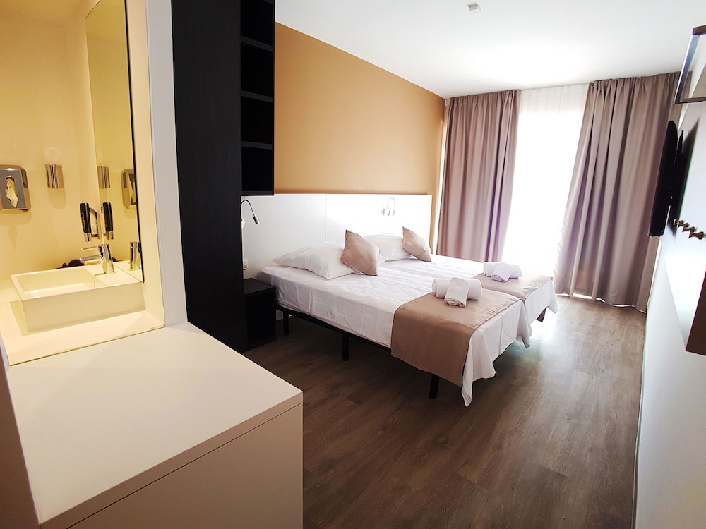 Standard Room - Photo 1