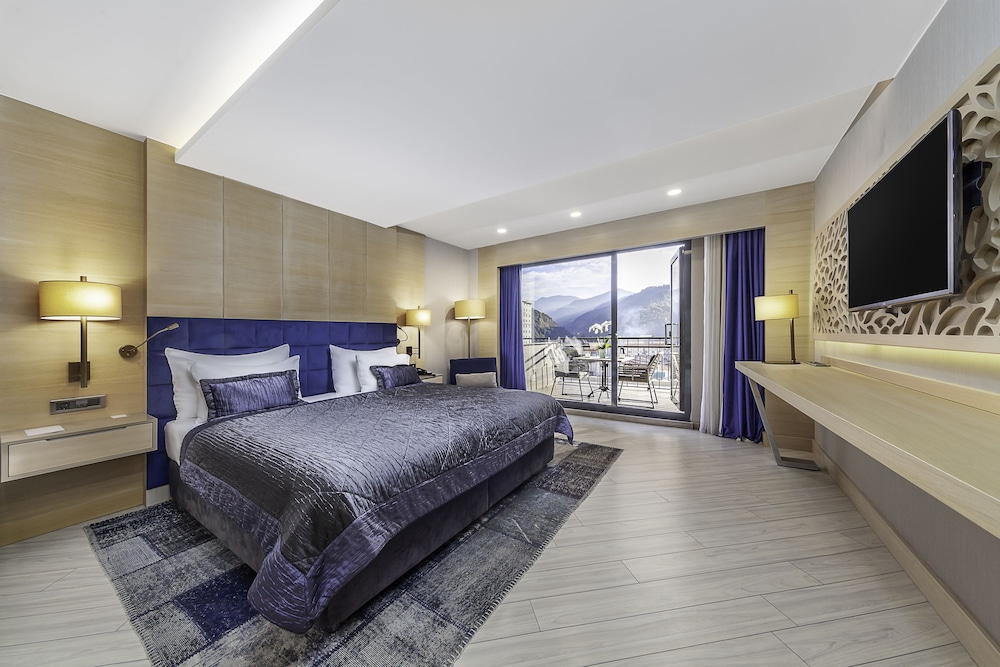 Executive Suite, City View