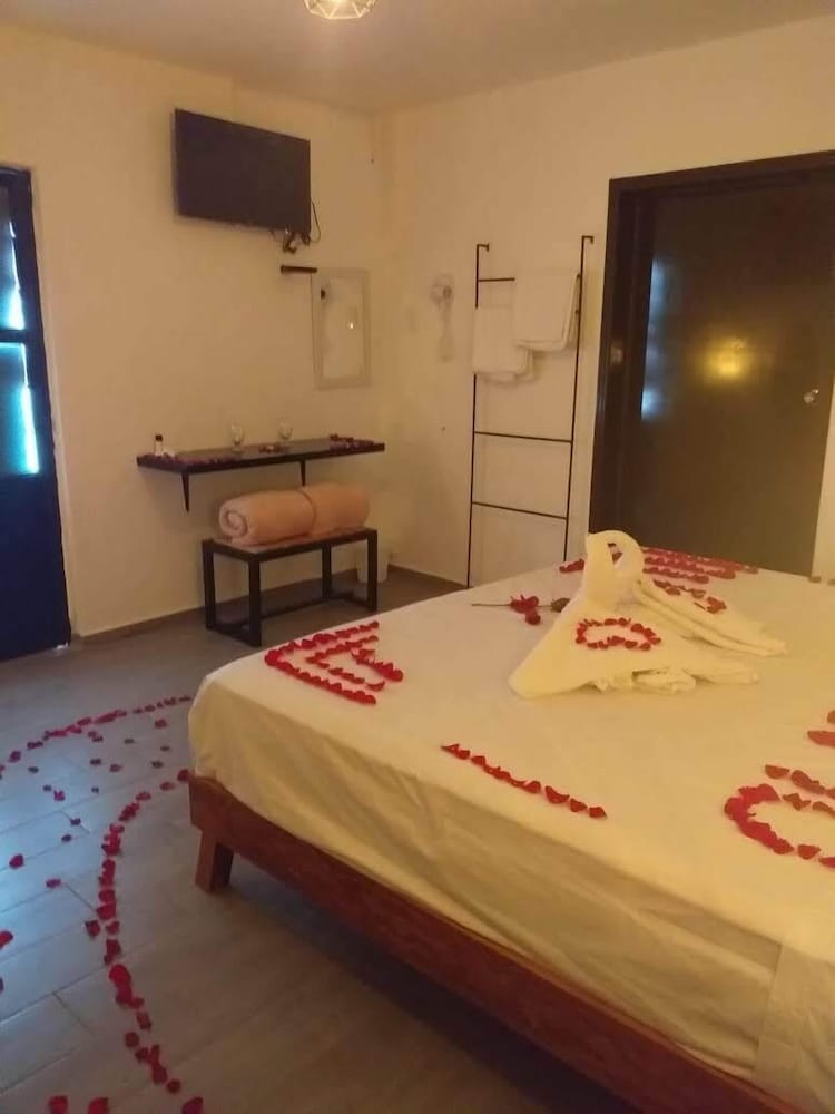 Deluxe Room, 1 King Bed photo 1