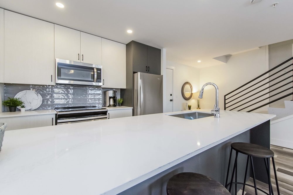 Luxurious 3 Bedroom Brand NEW Town House, 사진 8