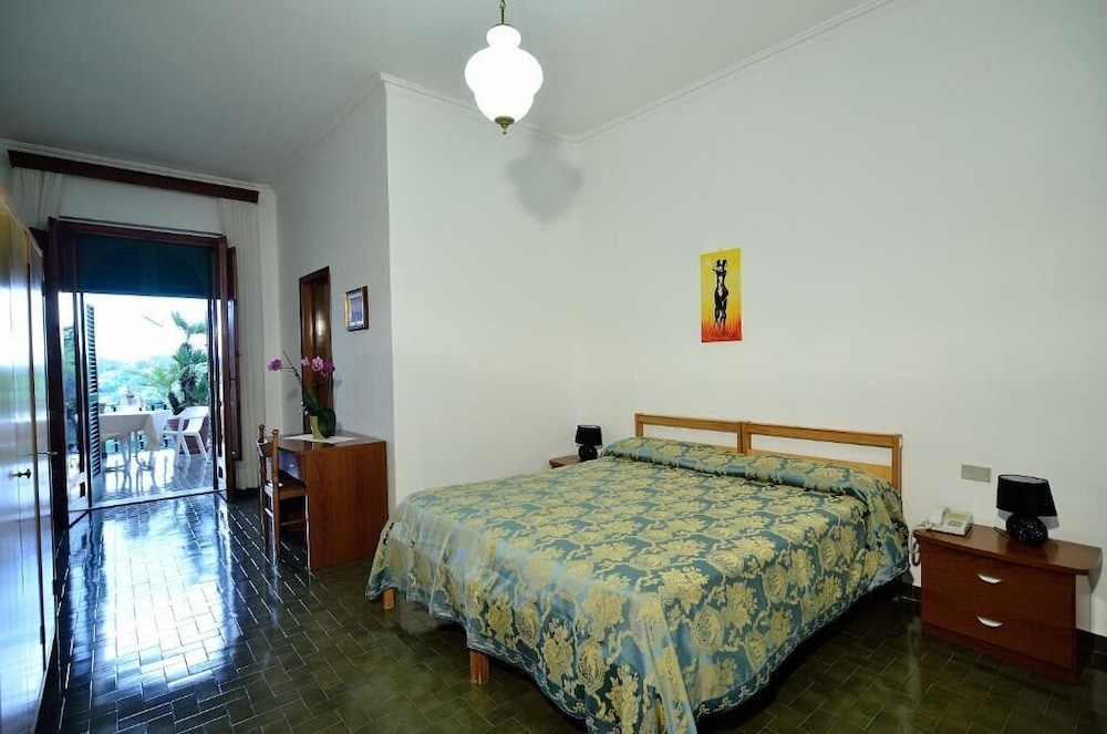 Panoramic Double or Twin Room, 1 Bedroom, Hill View