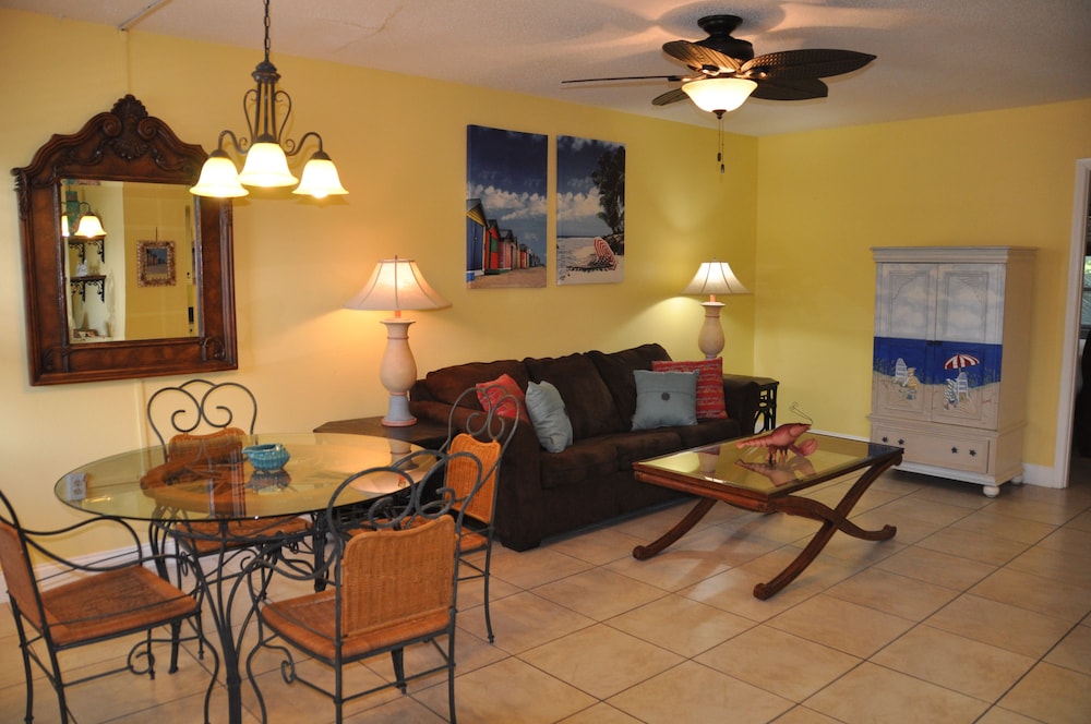 Two-Bedroom Condo - No Resort or Parking fees photo 3