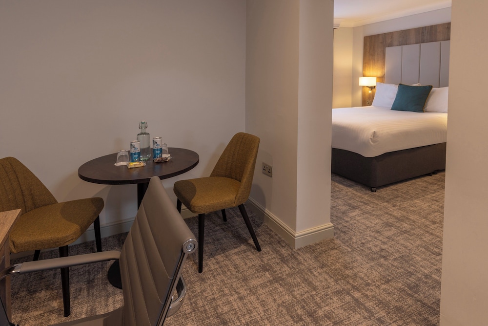 Junior Suite, 1 Queen Bed - Photo 2