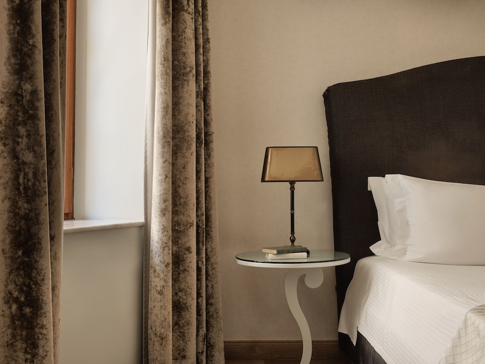 Executive Suite - Photo 8