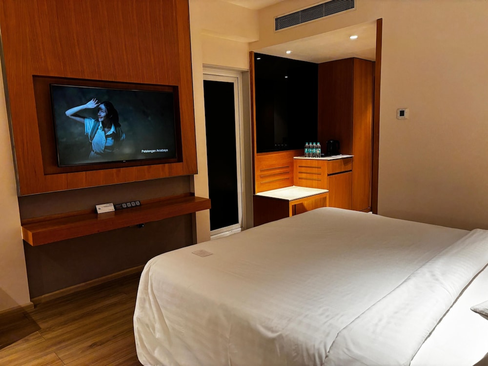 Room, 1 King Bed - Photo 5