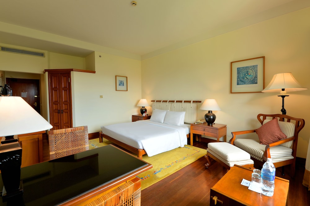 Regency, Suite, 1 King Bed photo 2