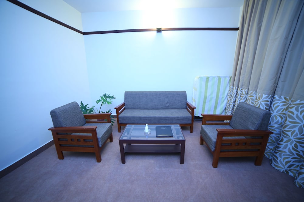 Sunrise Honeymoon Suite photo 3