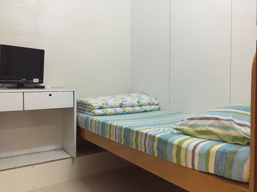 Single Room with Private Bathroom photo 2
