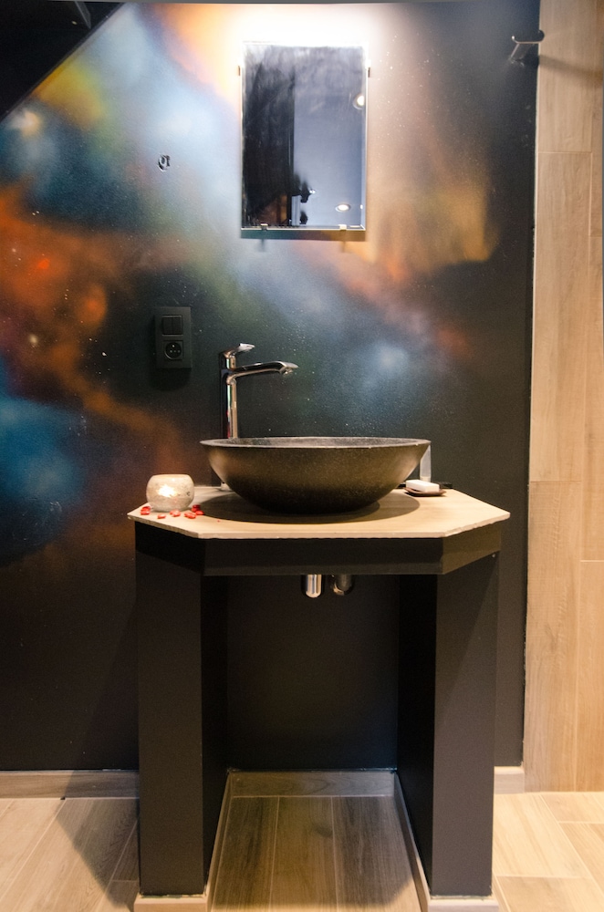 En Route to Krypton, Mezzanine photo 3