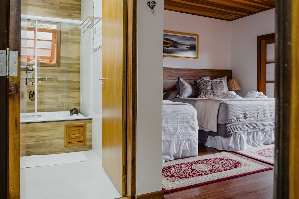 Deluxe Triple Room, Mountain View photo 2