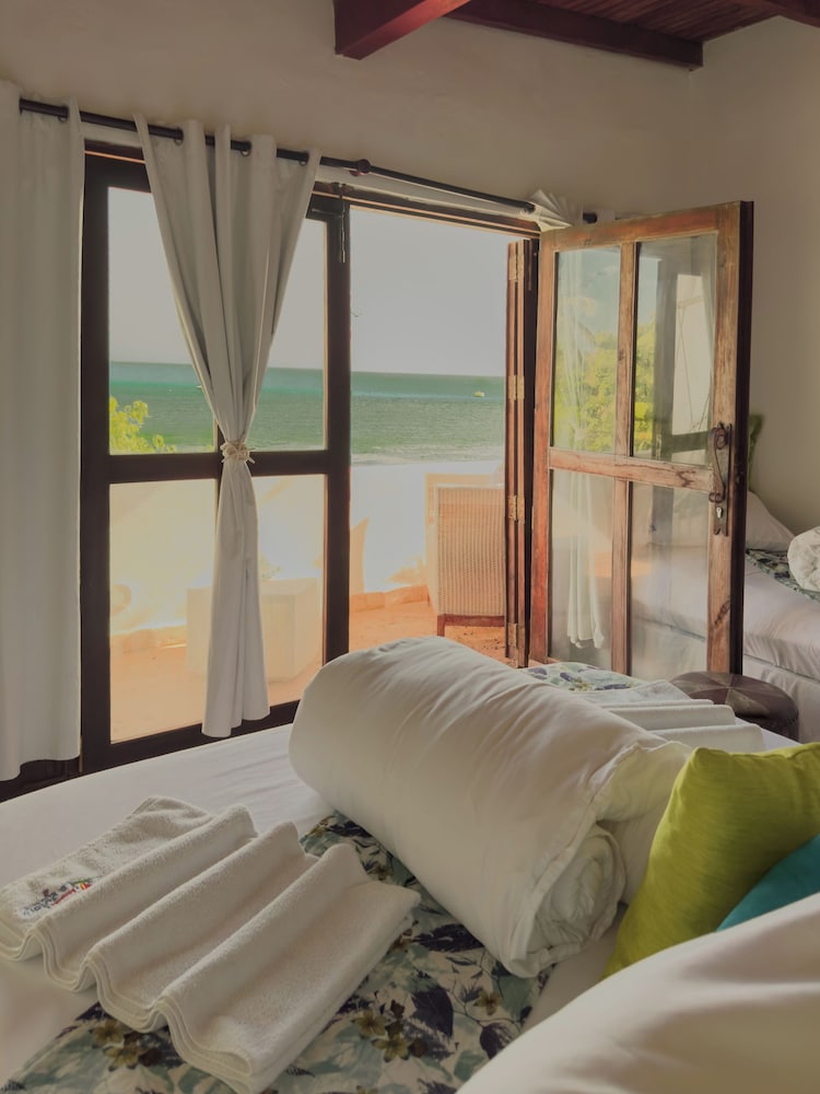 Deluxe Suite, Beach View photo 3