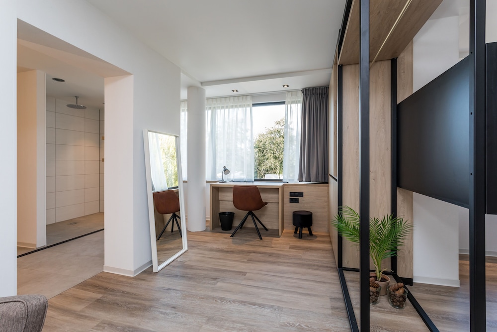 Superior Suite, Accessible photo 3