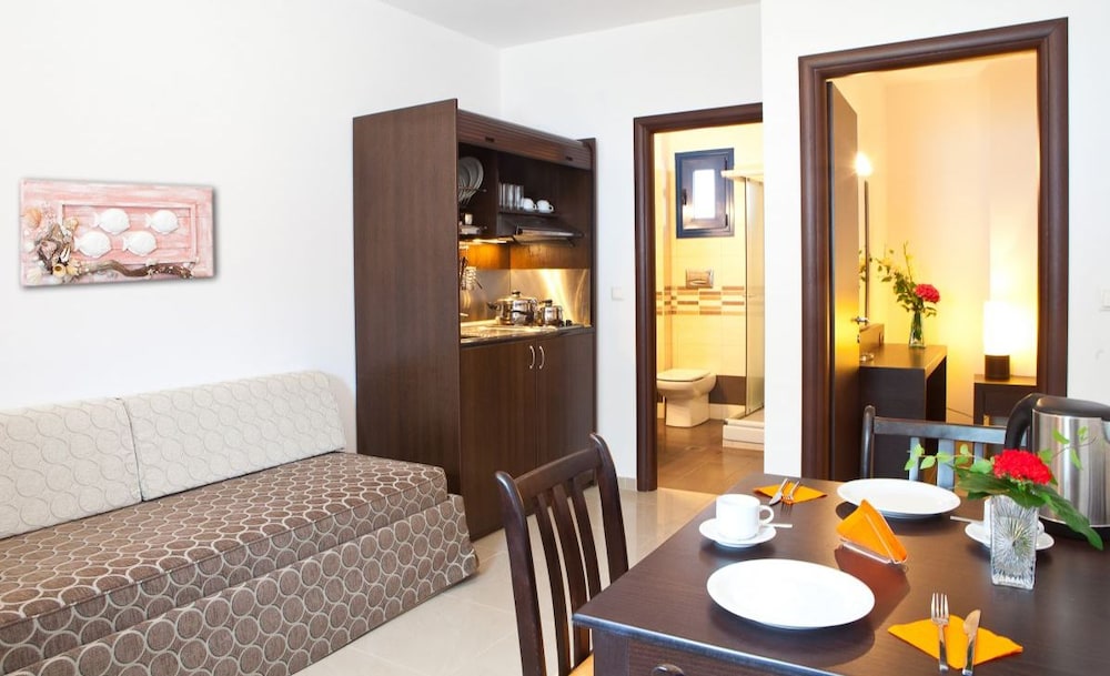 Family Apartment, 1 Bedroom, Sea View photo 2