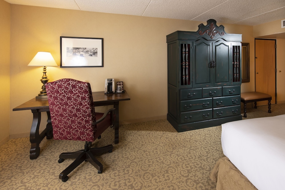 Executive Room, 1 King Bed - Photo 2