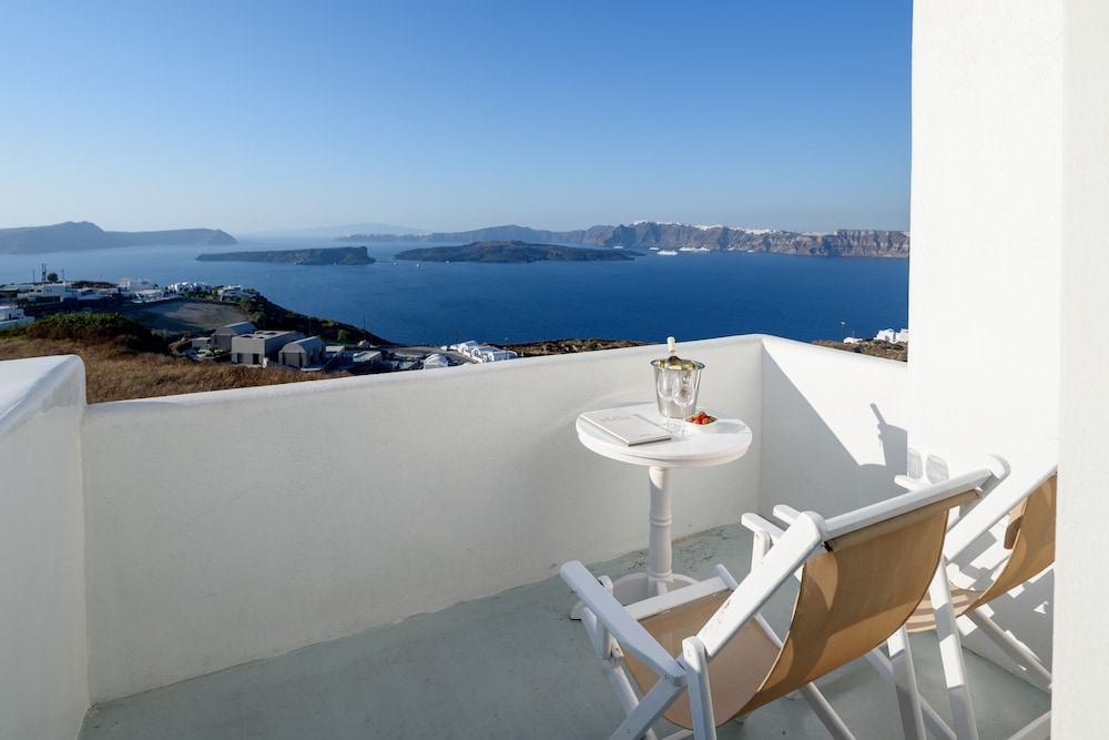 Elite Suite with Hot Tub And Caldera View - Photo 6