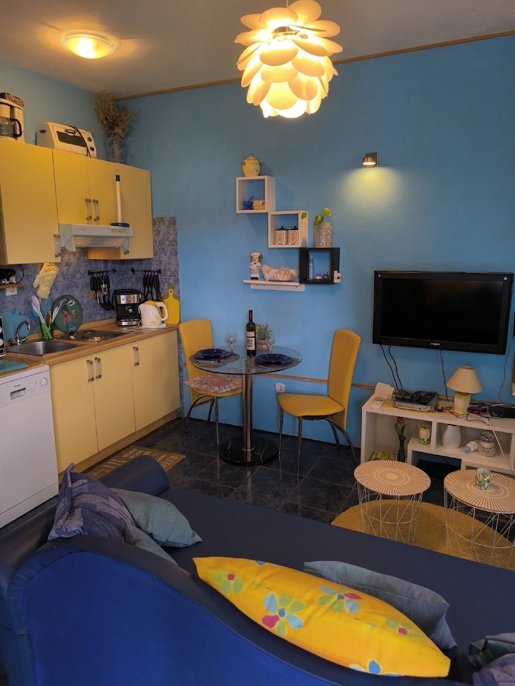 Apartment (One-Bedroom Apartment With Terrace An)