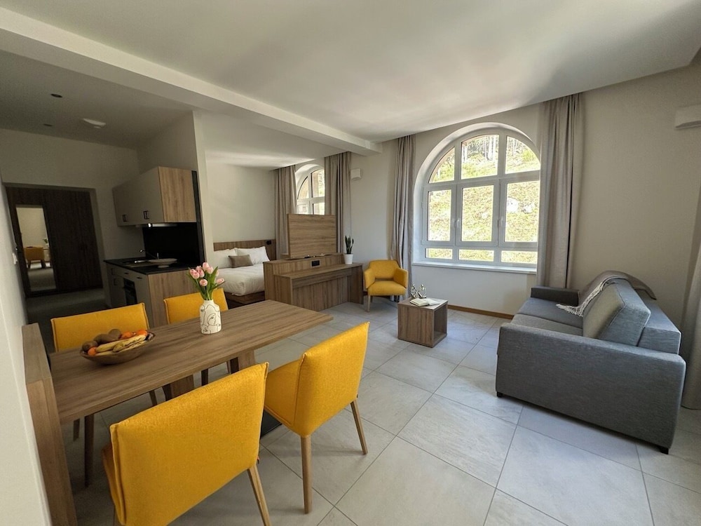 Comfort Studio, Hill View
