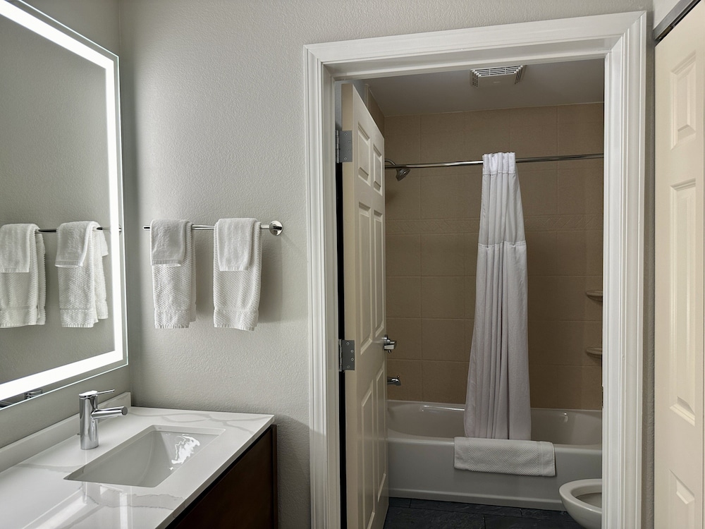 Suite, 1 Bedroom, Accessible, Kitchen (Communications) - Photo 11