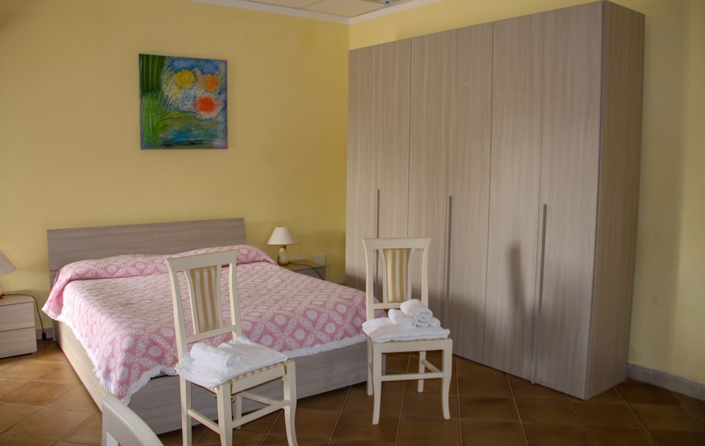 Double Room (4)