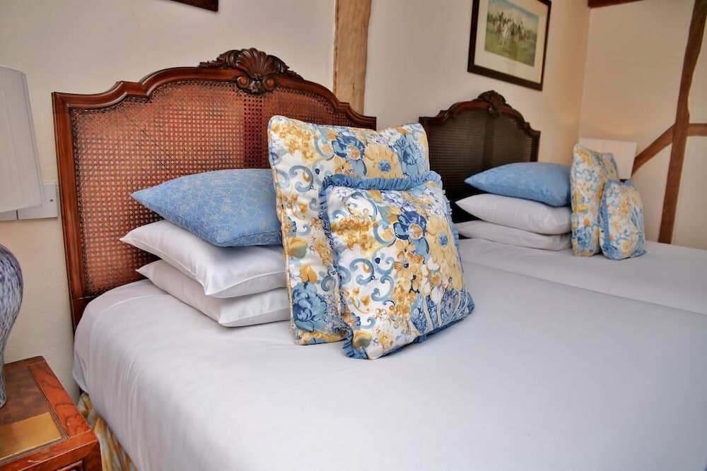 Twin Room (Large)