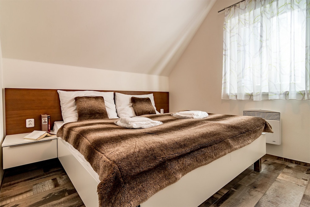 Deluxe House, 2 Queen Beds, Sauna (HOUSE 28)